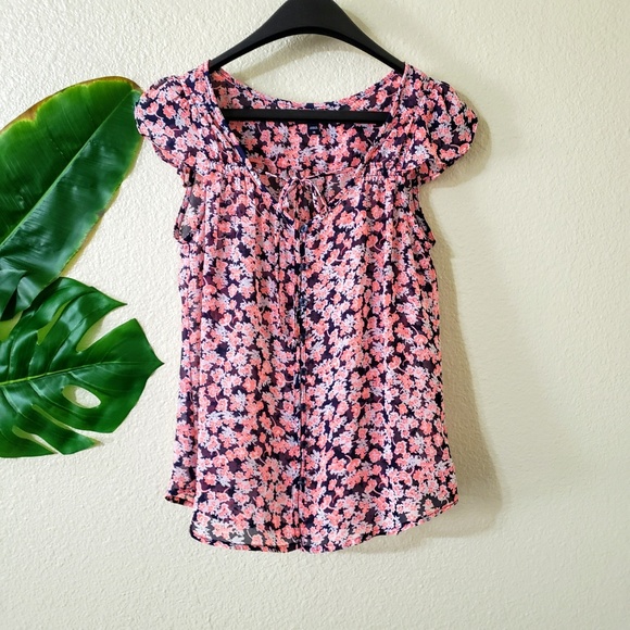 GAP Tops - 5/$15 Gap Floral Button Down Blouse